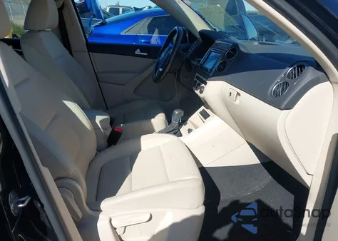 2017 Volkswagen Tiguan 2.0T/2.0T S из США, поврежденный, VIN WVGAV7AX1HK018951